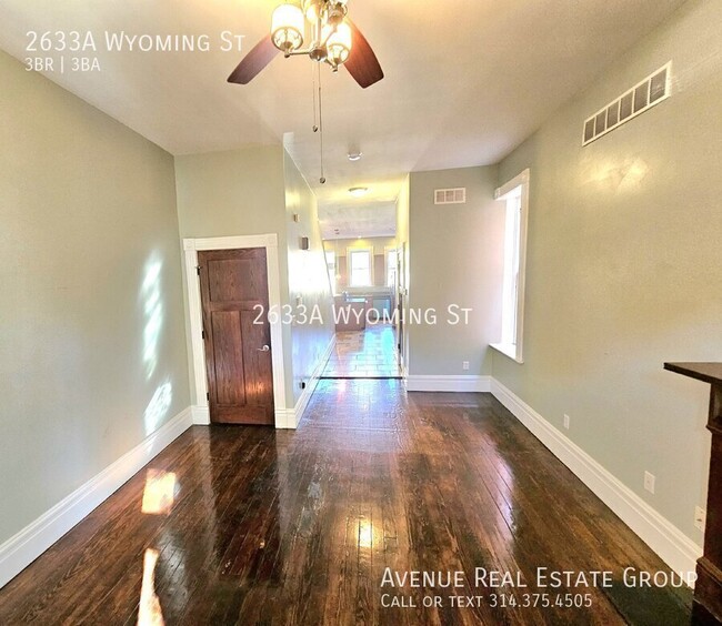 Building Photo - Charming 3-Bed Home with 2.5 Baths: Spacio...