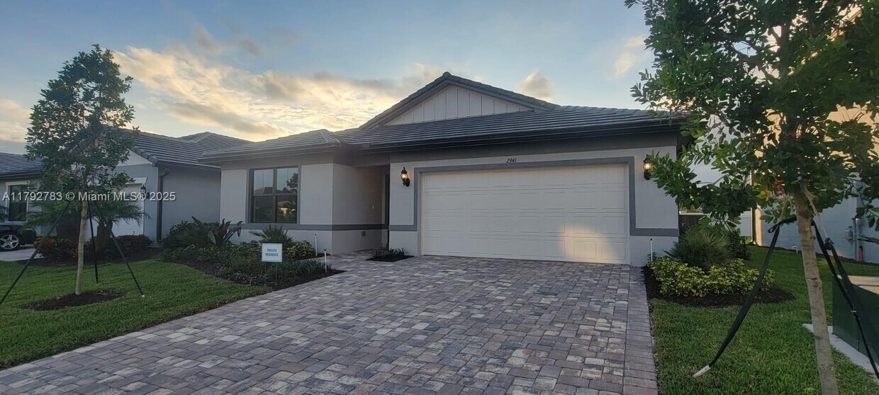 Foto principal - 2941 Hibiscus Ave