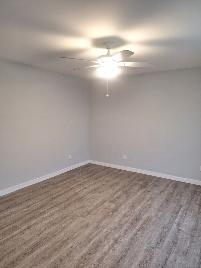 Lado izquierdo del dormitorio - 550 W 106th St