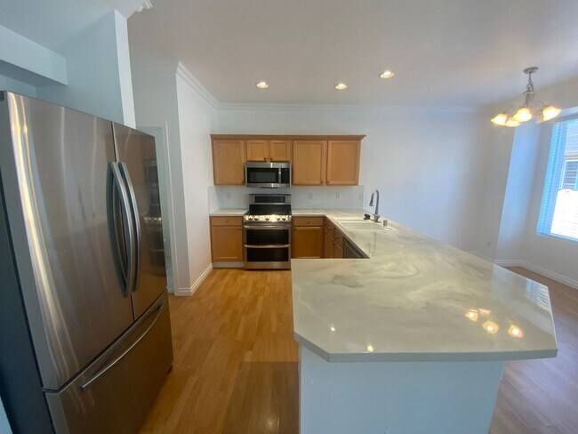 Building Photo - Newly Remodeled Puyallup Gem - Modern Comf...