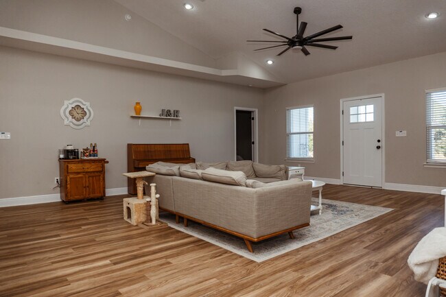 Foto del edificio - 2810 Pinnacle Point Dr