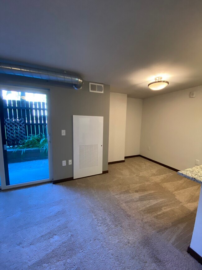 Washington Plaza Apartments in Madison, WI