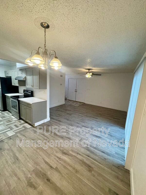 Building Photo - 3538 Villa Knolls N Dr