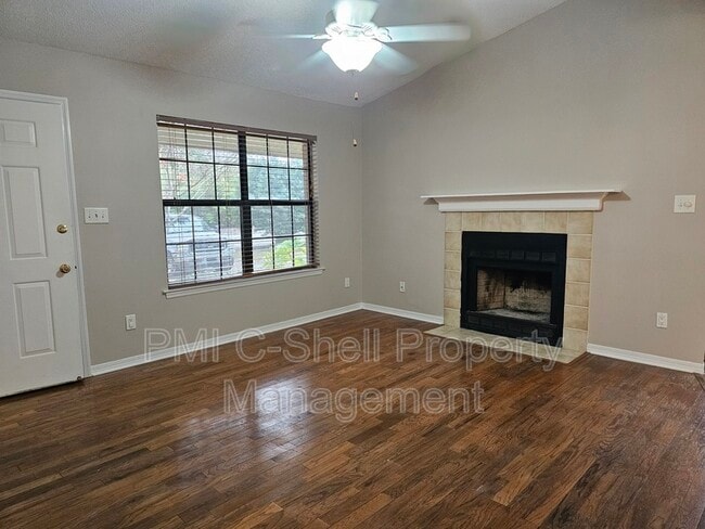Building Photo - 4444 Bellview Ave