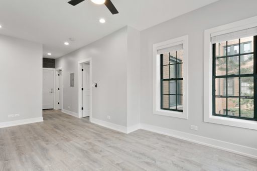 Foto del edificio - 7736 N Eastlake Terrace