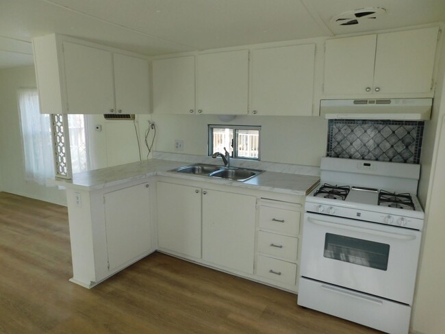 Building Photo - Cute Trailer with Spacious Backyard