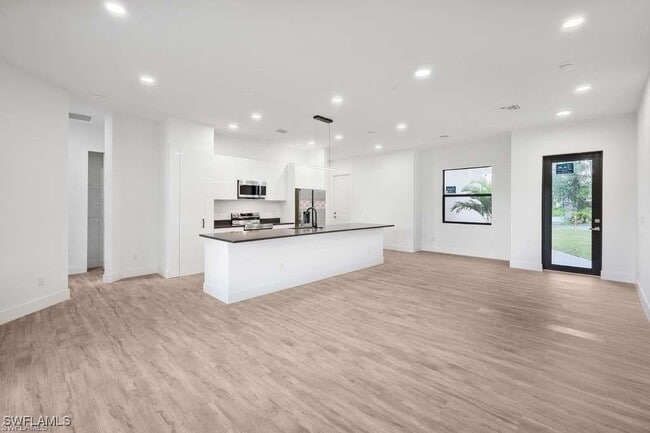 Foto del edificio - 812 Homestead Rd S