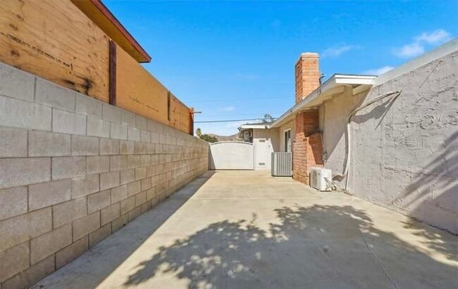 Foto del edificio - 10380 Hole Ave