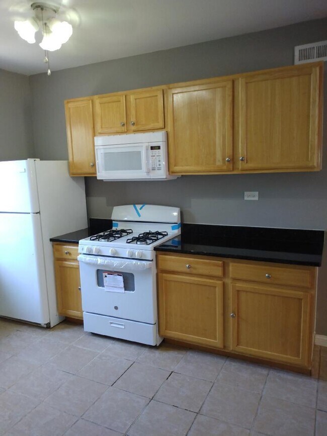 Building Photo - 7514 S Ridgeland Ave