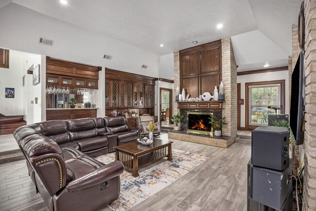 Foto del edificio - 15106 Dawnbrook Dr
