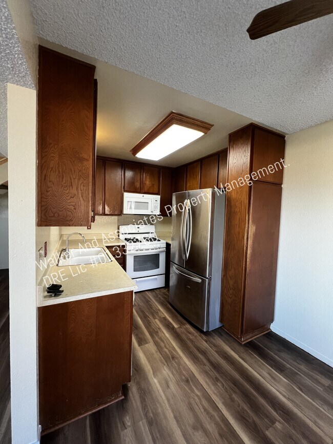 Foto del edificio - 1161 Sumner Pl