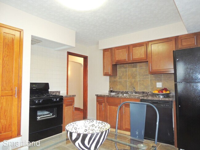 Building Photo - 3 br, 2 bath House - 21651 Ivan Avenue