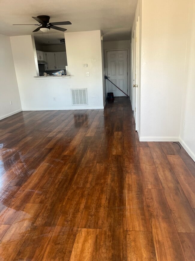 Foto del edificio - 708 Lowell Blvd