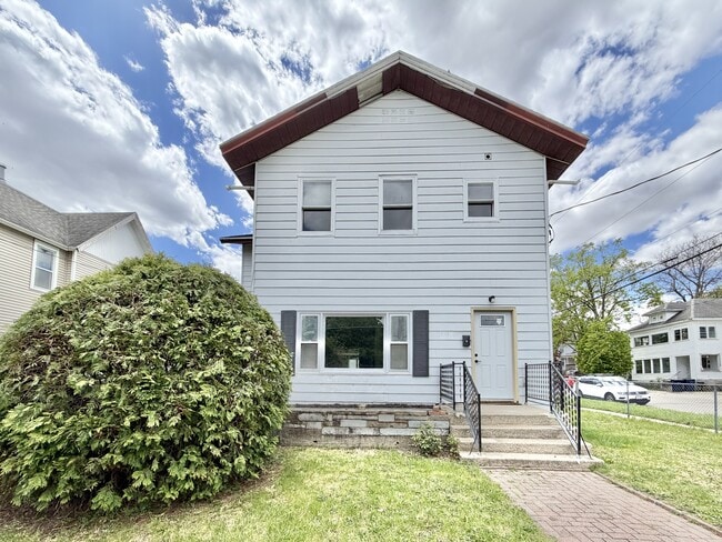 Building Photo - 337 N Jackson St