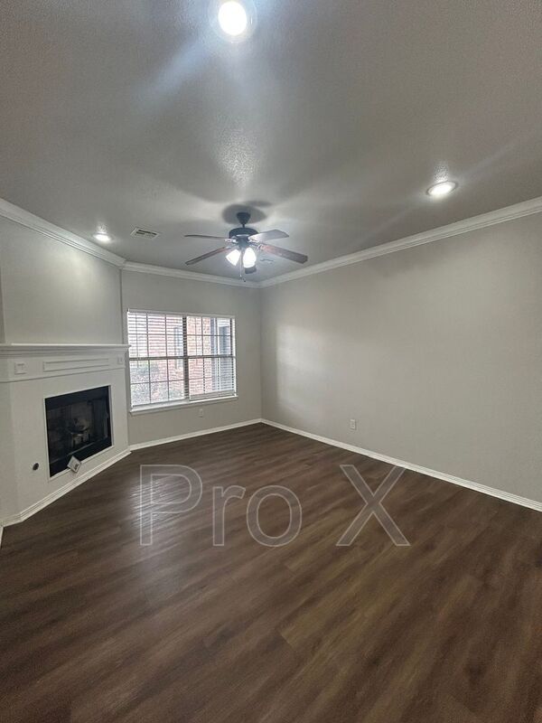 Foto del edificio - 2670 N Valencia Ave