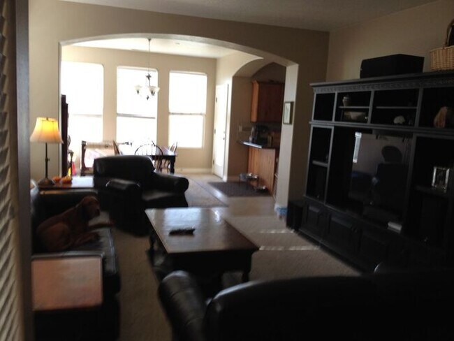 Foto del edificio - Beautiful PG Manor Home w/ 2 car garage + ...