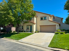Building Photo - 700 Pekin Ct