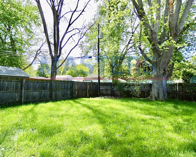 Building Photo - Spacious 4-Bedroom Home with 2 Full Baths & Detached Garage