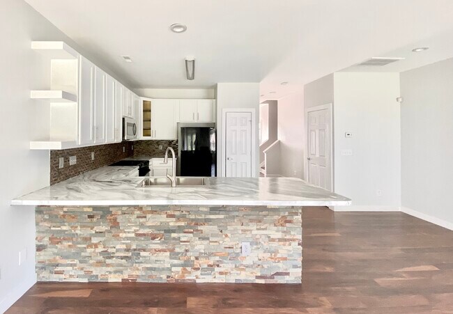 Foto del edificio - 1328 Stone Manor Dr