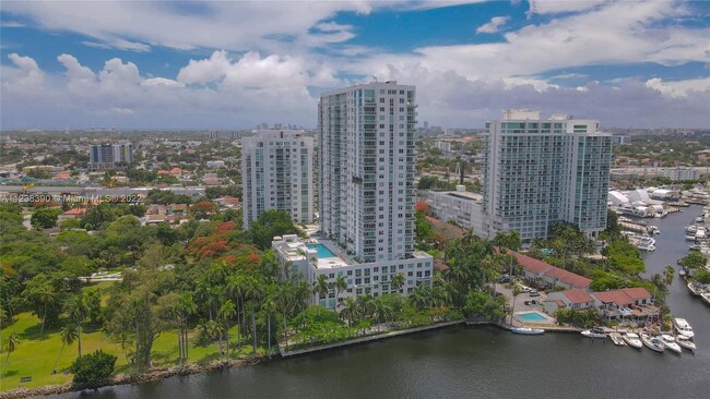 Foto del edificio - 1861 NW South River Dr