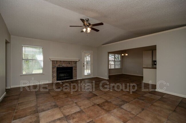 Building Photo - 618 Plainview Dr