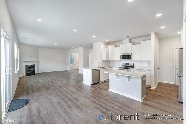 Building Photo - 5 br, 3.5 bath House - 265 Kennerly Center...