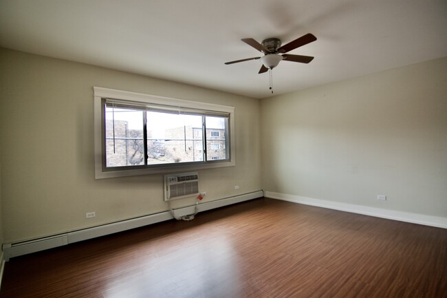 Building Photo - 1120 N Wheeling Rd