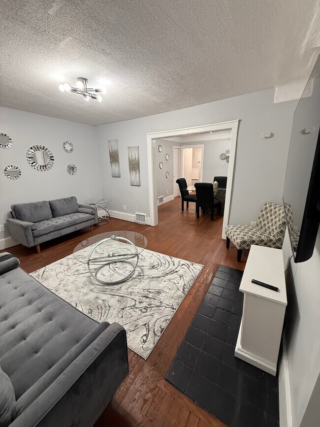 Sala de estar - 11327 Littlefield St