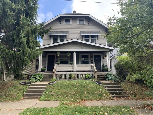 Building Photo - 2448 Glenmawr Ave