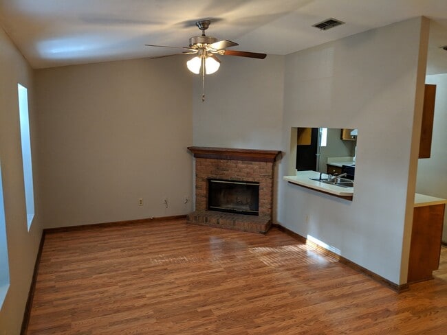 Building Photo - Spacious Paired Home Located in Breckenrid...