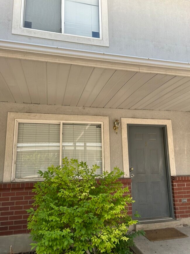 Foto del edificio - 166 E 1800 N