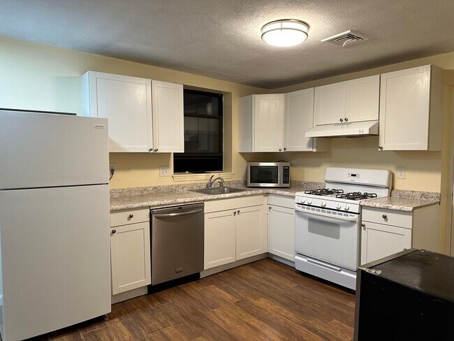 Building Photo - 94 Eastern Ave