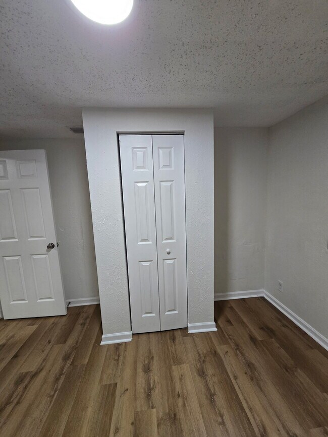 Building Photo - 1347 W 26th St