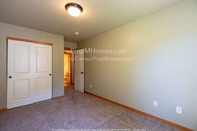 Building Photo - Charming Three Bedroom, Two and Half Bath ...