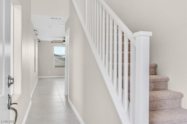 Foto del edificio - 372 Rosefinch St