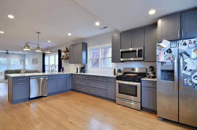 Primary Photo - 5713 W Ainslie St