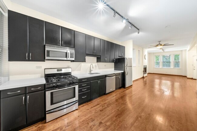 Foto del edificio - 2225 W Belden Ave