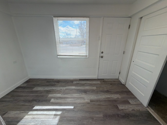 Building Photo - 221 10th St