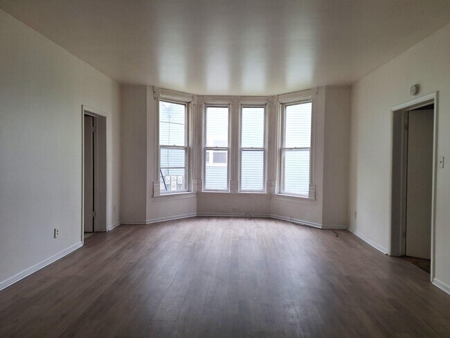 Foto del edificio - 214 S Bloomington St