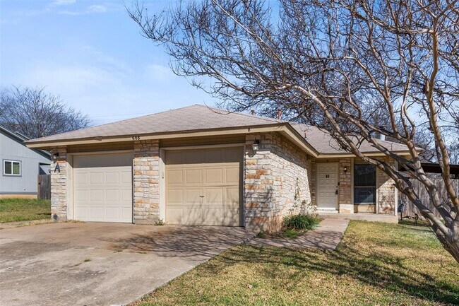 Building Photo - 608 Country Aire Dr