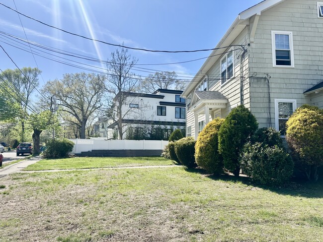 Building Photo - 121 Cedric Rd