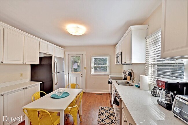 Foto del edificio - 3 br, 2 bath House - 179 Queen Street 2