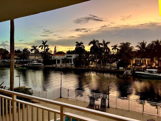 Foto del edificio - 9500 W Bay Harbor Dr