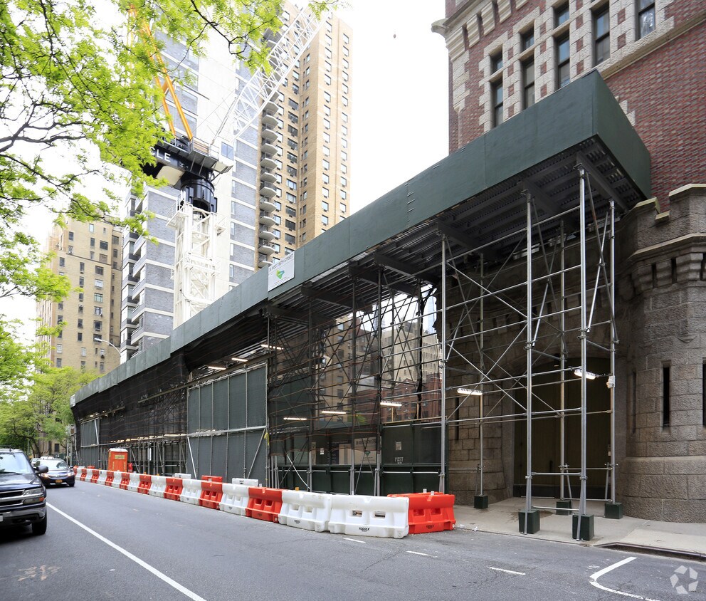 Primary Photo - 50 W 66th St