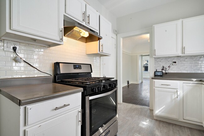 Building Photo - 27 E 101st Pl
