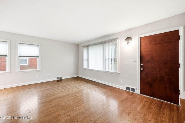 Foto del edificio - 2910 Yorkshire Blvd