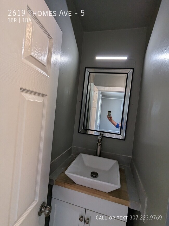 Building Photo - 1 Bedroom Apartment Near Base, State Capit...