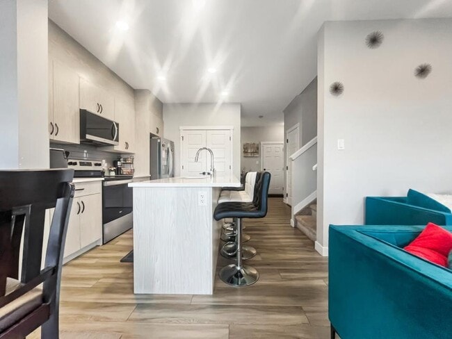 Building Photo - 3.0 bedroom in Edmonton Alberta T6W 3Z6