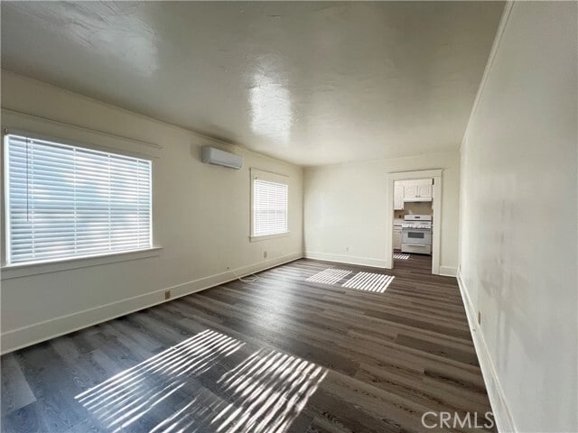 Building Photo - 320 W Lemon Ave