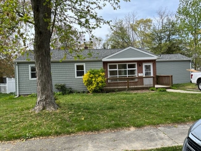 Building Photo - 3 bedroom 2 bath house Rent  -----------Linwood  $2500